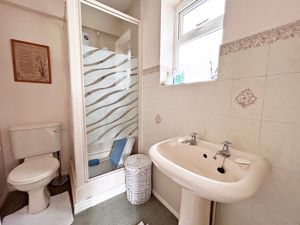 En-suite- click for photo gallery